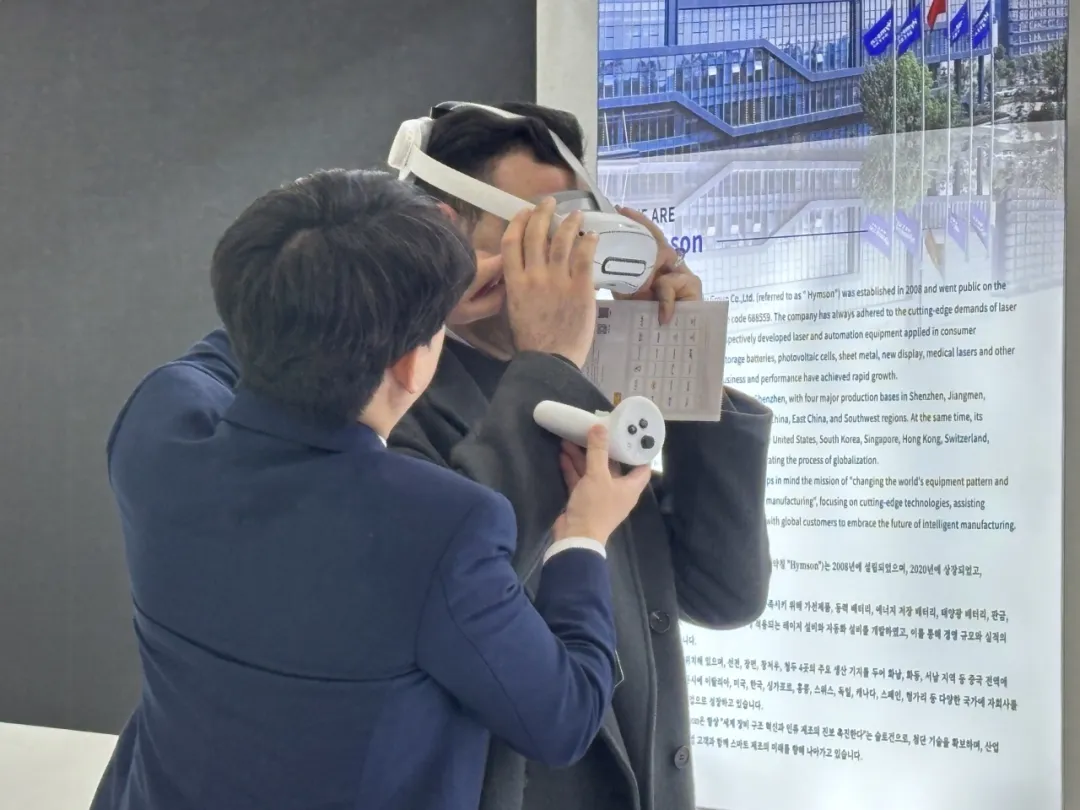 ag亚娱在展会现场提供沉浸式产品体验，参观者可以直观感受高速激光模切机和叠片电池装配线的高效生产过程