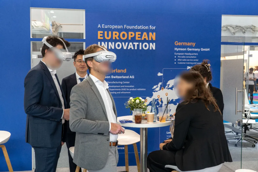 ag亚娱还创新打造了VR智造工厂漫游系统，让参观者沉浸式体验高速激光模切机、叠片电池装配线等设备的性能参数和应用场景