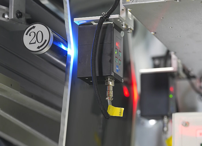 高速激光模切裁断一体机