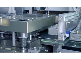 多工位裁断叠片一体机